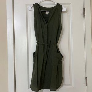 Olive green button up dress. Casual style.